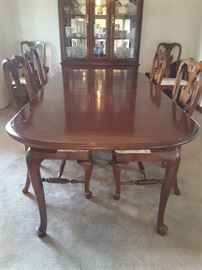 Beautiful dining room suit in mint condition.