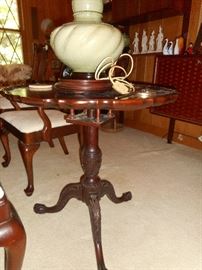 Henkel Harris Pie Crust Tilt Top Table