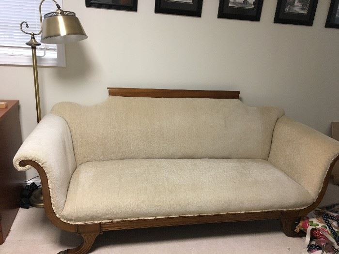 Vintage Duncan Phyfe sofa in great condition.