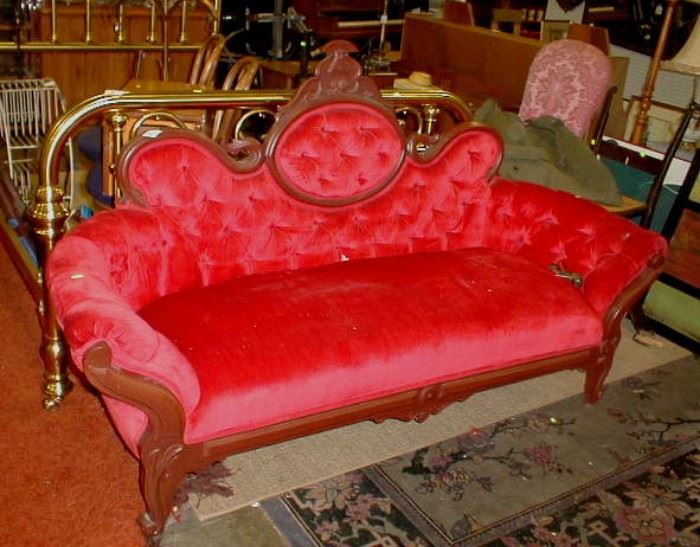 Newer Victorian style settee