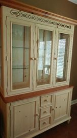 Broyhill China Hutch