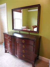 8 drawer dresser w/mirror