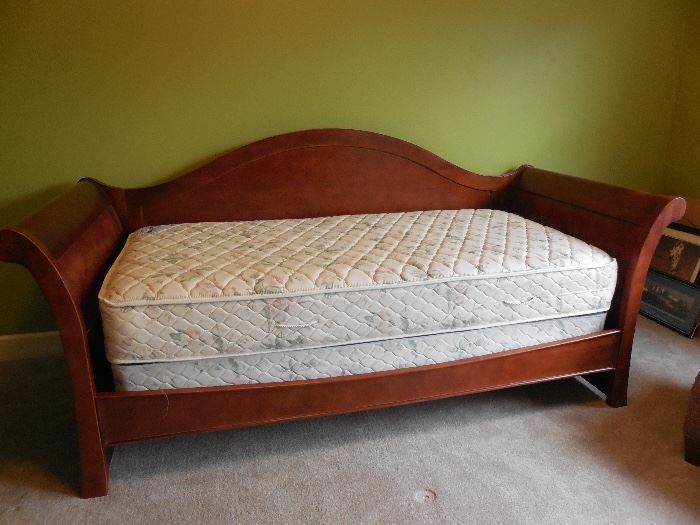 Sleigh style day bed