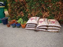 mulch, bedding plants, flower pots
