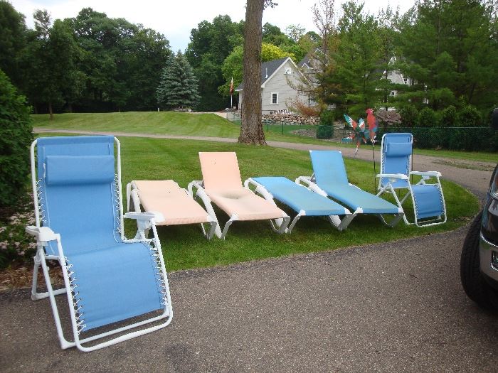 lawn/pool chairs