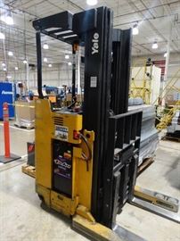 Yale type-E 24 volt stand up order picker/ pallet ...