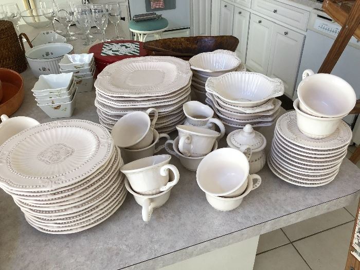 Large set in very good condition of Ironstone china