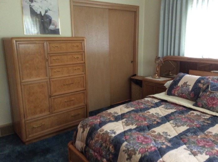 5 pc bedroom set - LIKE NEW - Dresser, queen bed, two night stands, dresser with mirror