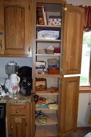 Kitchen Linens & Cookbooks
