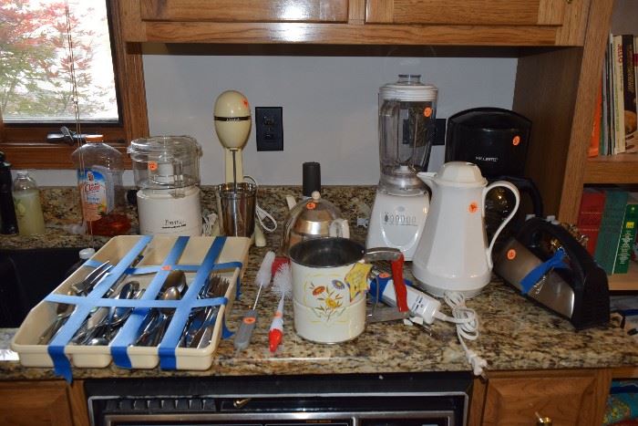 Silverware, small kitchen appliances