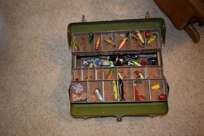 Fishing tackle box with lure
