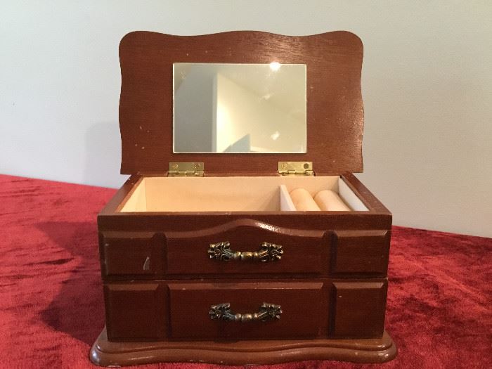 Wooden Jewelry Box       https://ctbids.com/#!/description/share/27087