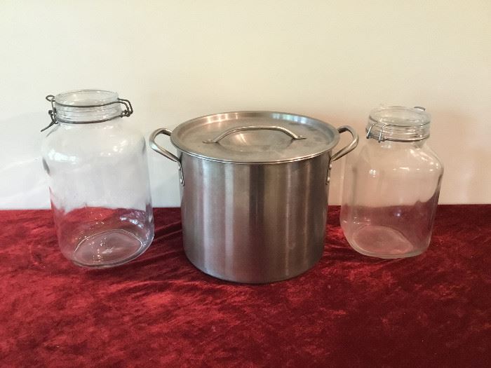 Stainless Steel Soup Pot & 2 Canisters    https://ctbids.com/#!/description/share/27501
