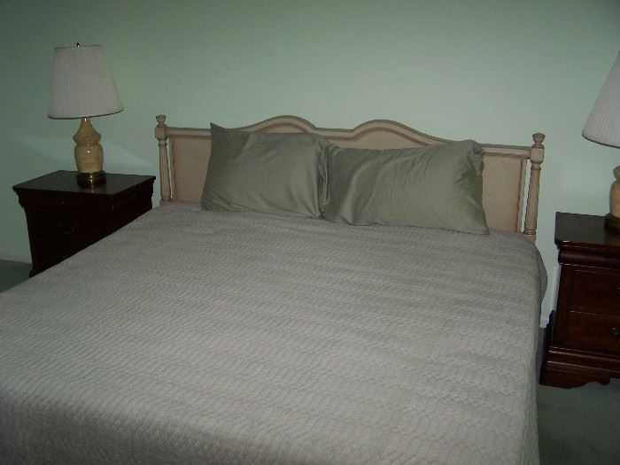 KING-SIZE BED