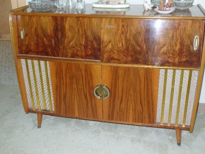 Good Golly, Miss Molly!...Mid-Century Bar/Stereo cabinet-turntable