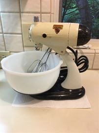 Sunbeam mixer in working condition