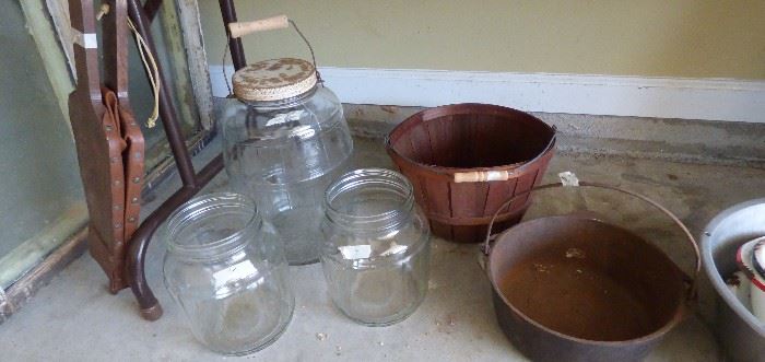 Pickle jars, cast iron dutch oven (no lid)