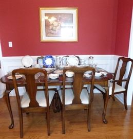 Queen Anne dining table with 2 leaves & 6 chairs