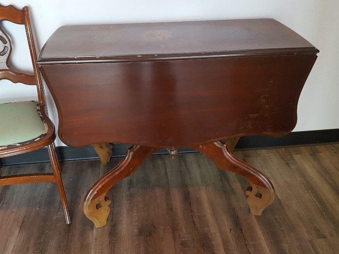 Dbl drop leaf antique Table