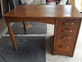 Knee hole desk or craft table