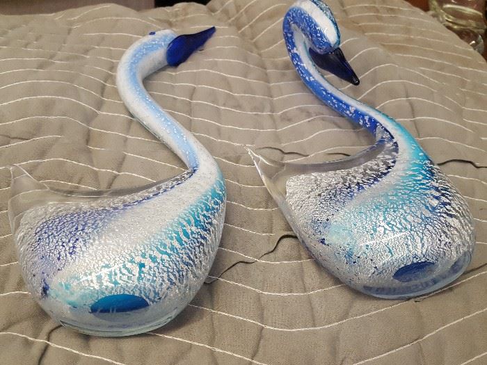 pair rare collectible swans - art glass