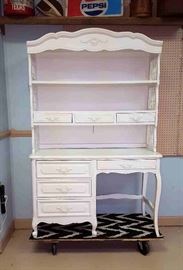 Desk w/ Lighted Hutch