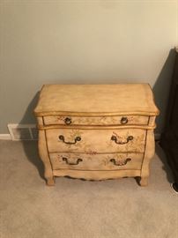 SMALL BOMBE CHEST