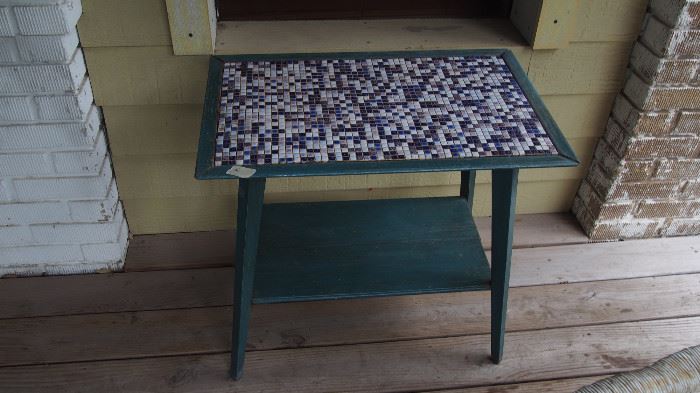 Great MOD table w/ tile top