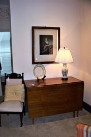 Drop leaf table