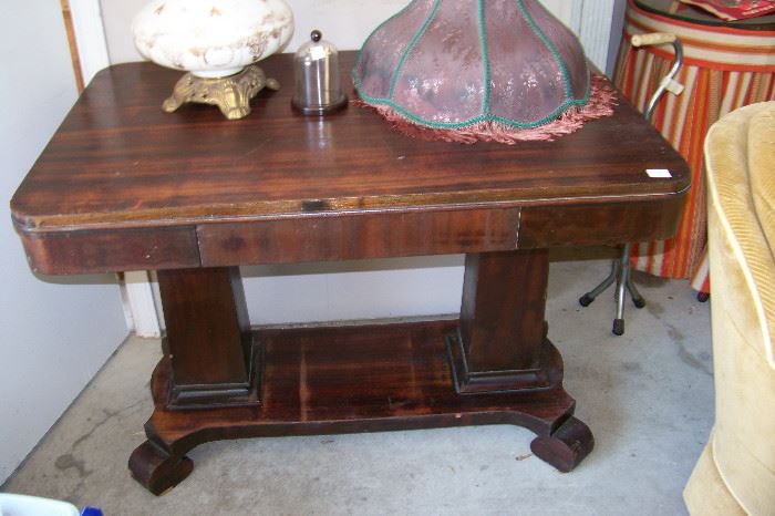Empire table, garage