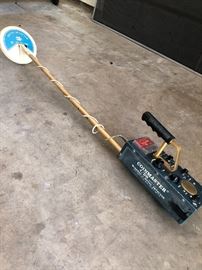 Coinmaster metal dector, fresh batteries inside and it works!