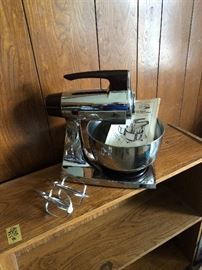 Vintage chrome Sunbeam Mixmaster countertop mixer (rare?). This is not the retro version that they came out a few years ago. It works and only has one set of beaters and one bowl (large). Comes with manual.