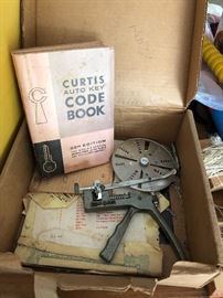 Vintage key cutting set. Comes with book with key information. 
