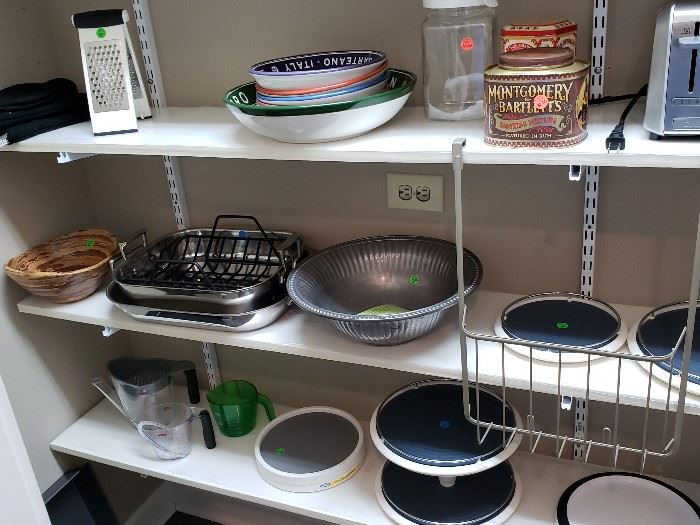 Many new or Like New Kitchenware items