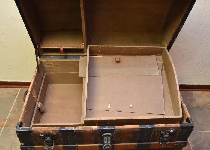 BUY IT NOW! $100 - Antique Steamer Trunk (approx. 33.75" L x 22" W x 27" H)
