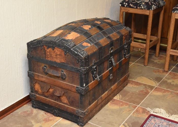 BUY IT NOW! $100 - Antique Steamer Trunk (approx. 33.75" L x 22" W x 27" H)