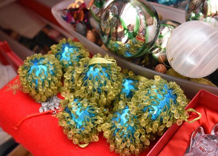 Christmas Ornaments & Decor