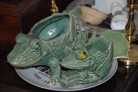 McCoy Frog Planters. 