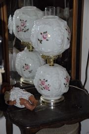 Several vintage Gone with the Wind Lamps. Two have these lion head design globes.