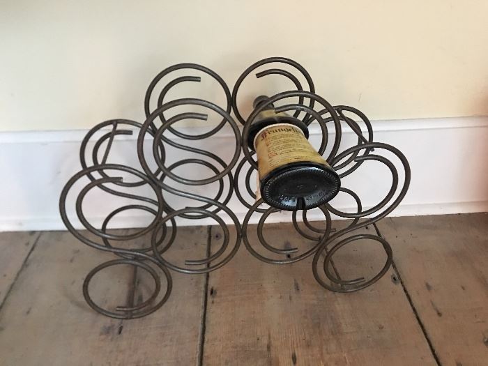 Swirly, metal wine holder