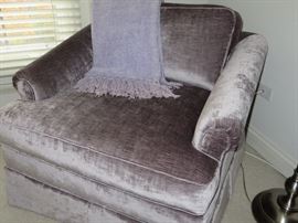 VELVET CLUB CHAIR
