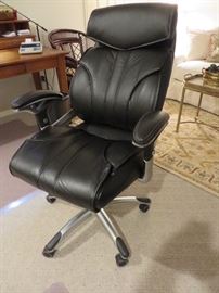 BLACK LEATHER OFFICE CHAIR
