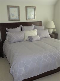 KING BED
CINDY CRAWFORD HOME
BEDDING, PILLOW etc..