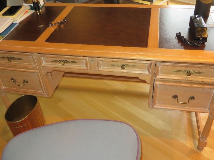 WRITING DESK WITH LEATHER TOP
HEKMAN FURNITURE COMPANY
