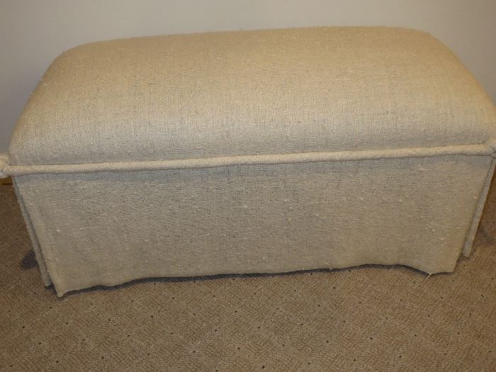  UPHOLSTERED OTTOMAN
EXCELLENT CONDITION
