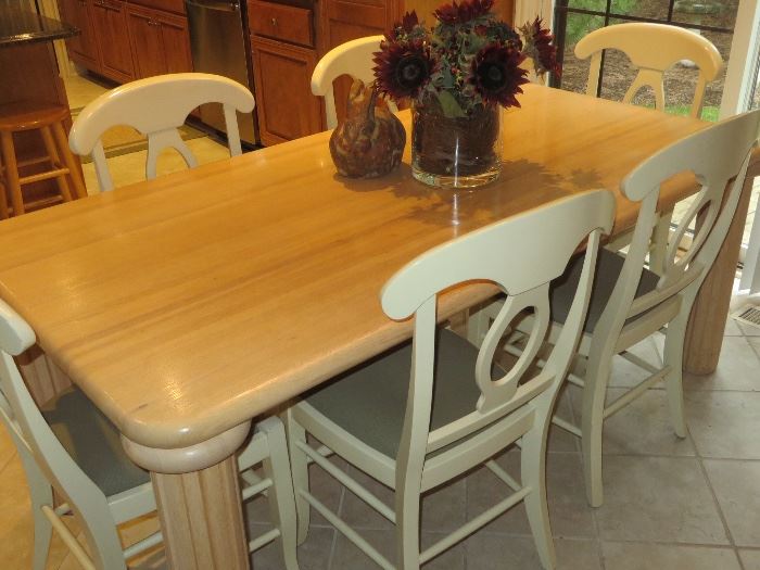 OAK HARVEST TABLE WITH REED COLUMN LEGS
WHITE SPLAT BACK DINING CHAIRS
SET OF SIX
