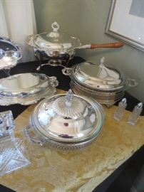 SILVERPLATE ROUND COVERED CASSEROLE
SILVERPLATE ROUND COVERED CASSEROLE
SILVERPLATE ROUND COVERED CHAFING DISH
