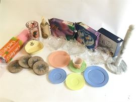 Misc Kitchen Lot with Pink Rolling Pin           http://www.ctonlineauctions.com/detail.asp?id=730637