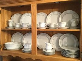  Noritake China, Legendary Sweet Leilani http://www.ctonlineauctions.com/detail.asp?id=730623