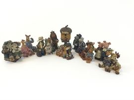  Boyd's Bears & Friends Collectible Figures http://www.ctonlineauctions.com/detail.asp?id=730696